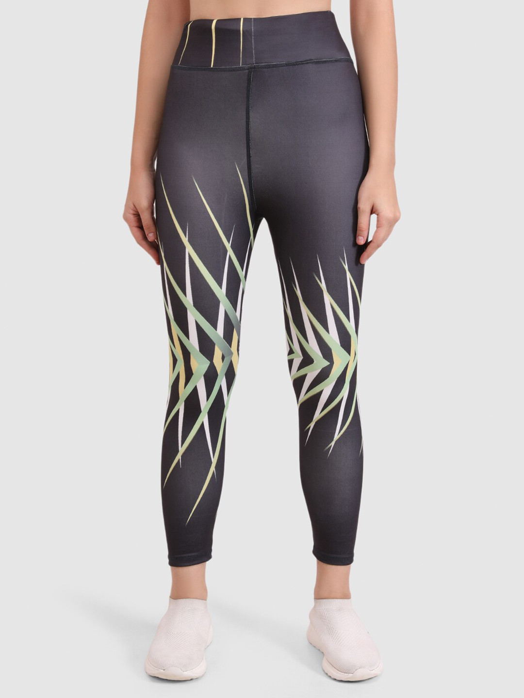

BRACHY Women Printed Dry Fit Training or Gym Tights, Black