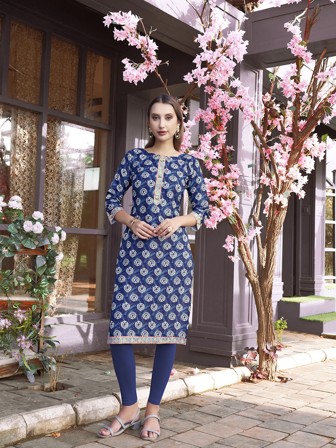 

Anouk Ethnic Motifs Printed Round Neck Indigo Straight Kurta, Blue