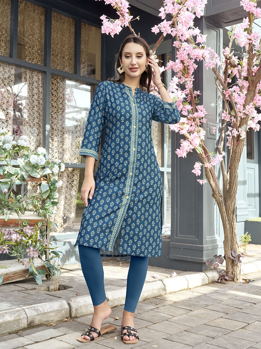 

Anouk Ethnic Motifs Printed Band Collar Straight Kurta, Teal