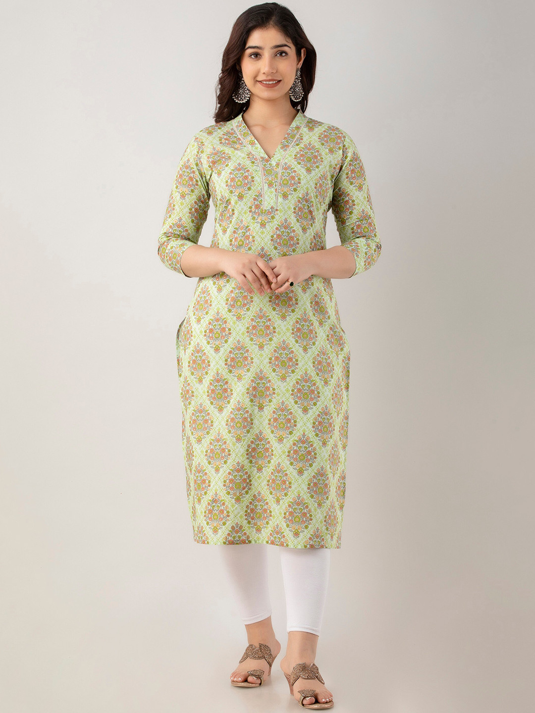 

Charu Ethnic Motifs Printed V-Neck Pure Cotton Straight Kurta, Green