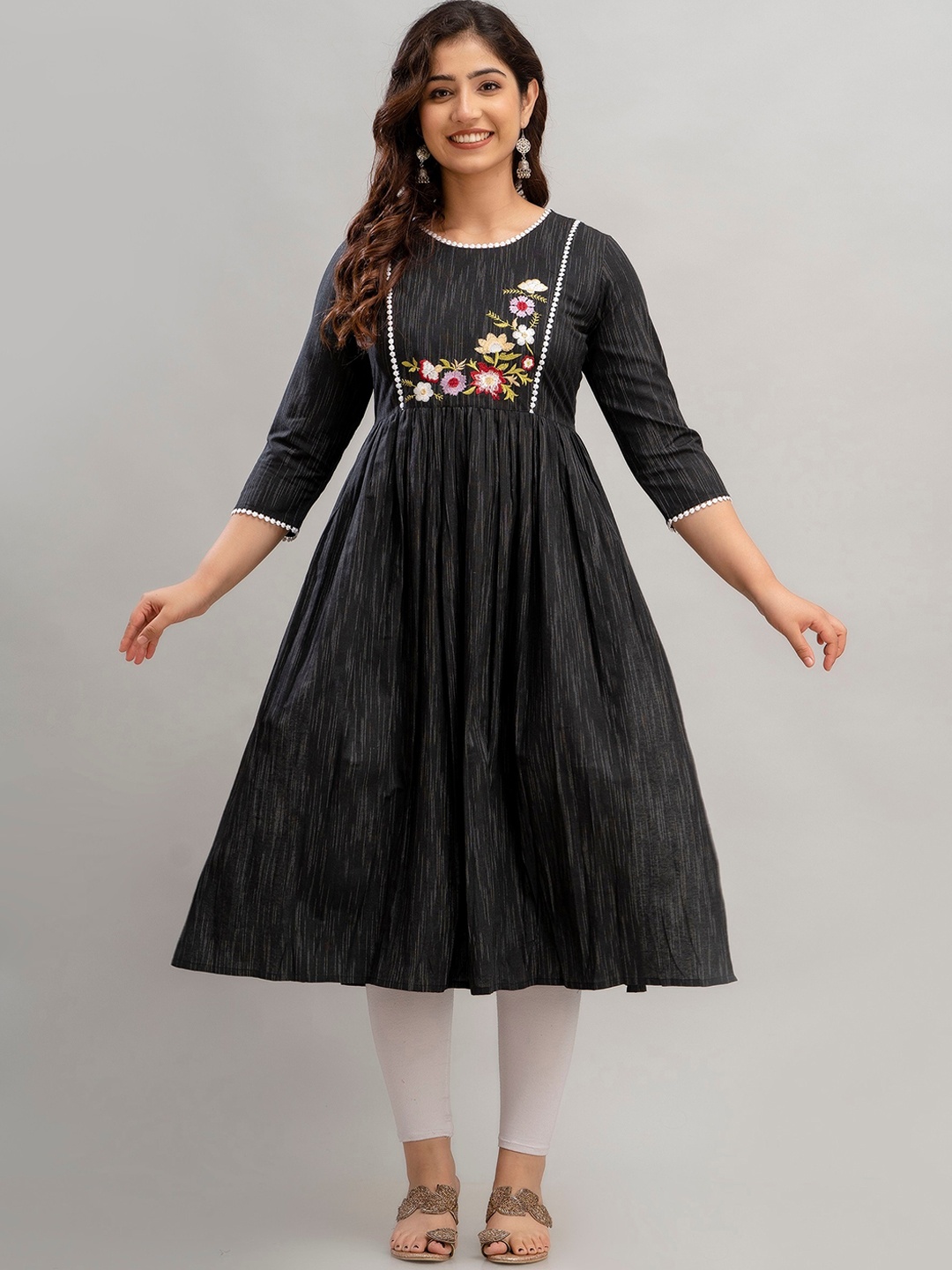 

Charu Floral Embroidered Thread Work Cotton Silk Kurta, Black