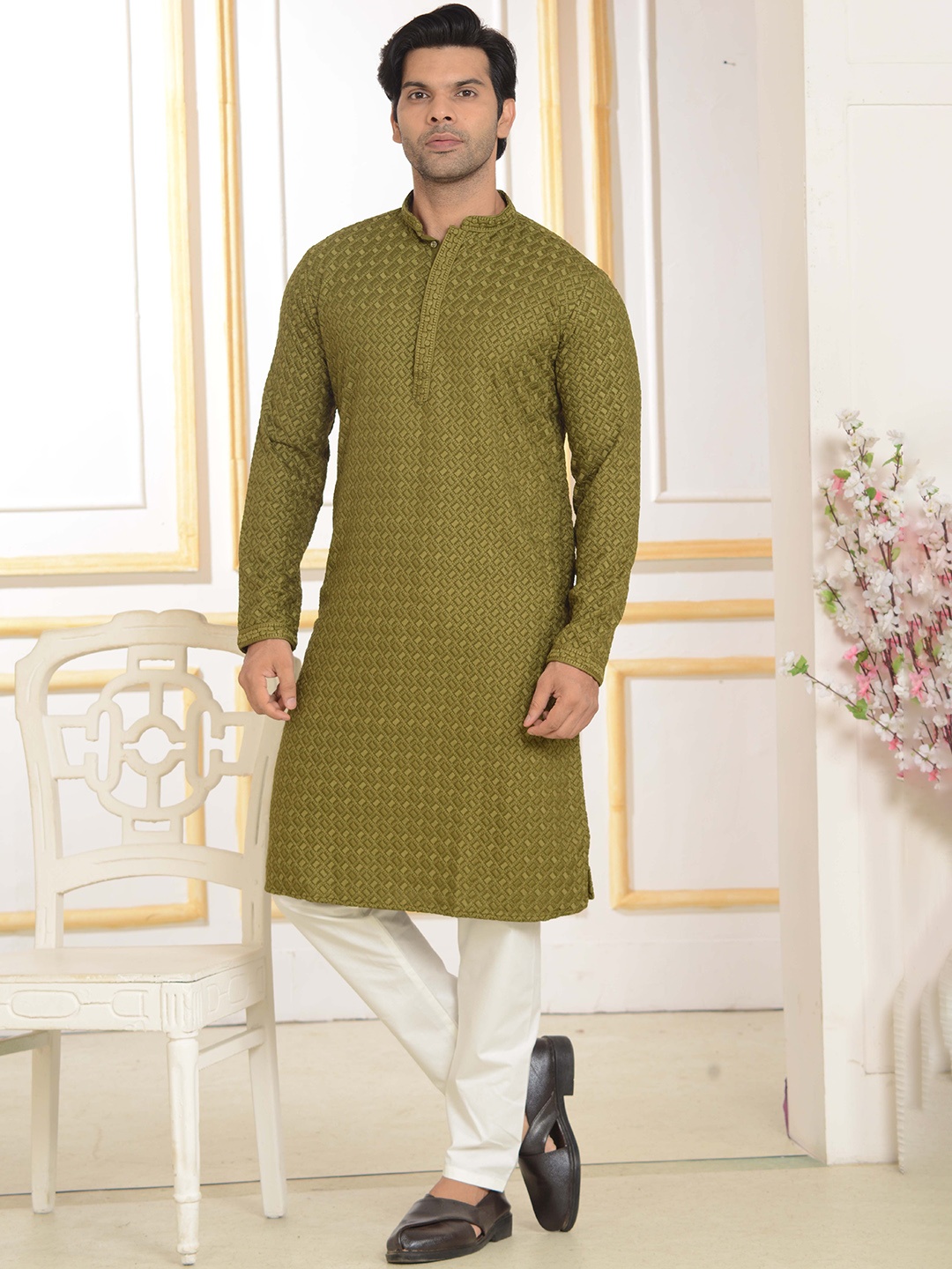 

ARRUGA Geometric Embroidered Mandarin Collar Straight Kurta With Pyjamas, Olive