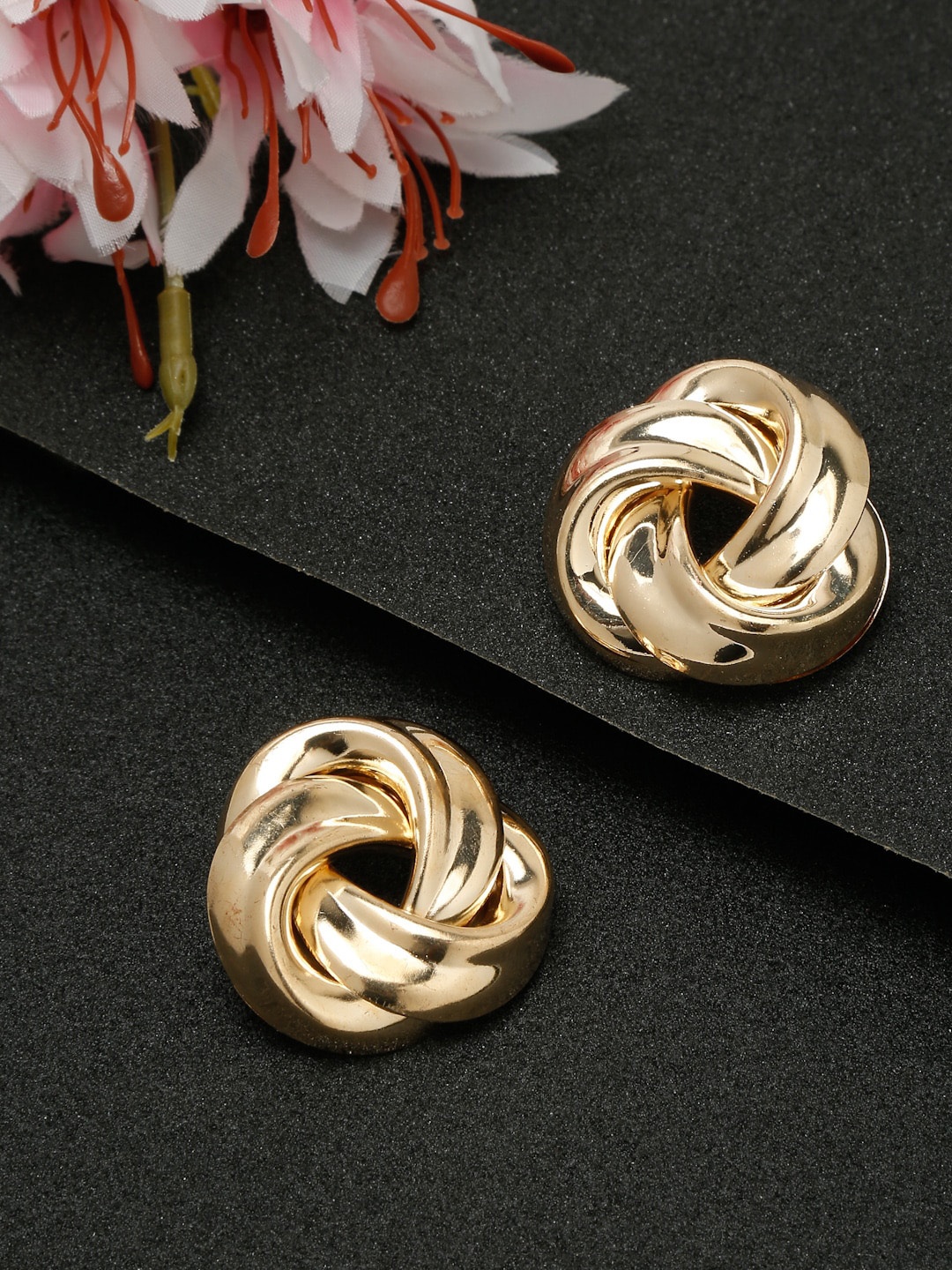 

DressBerry Gold-Plated Contemporary Stud Earrings