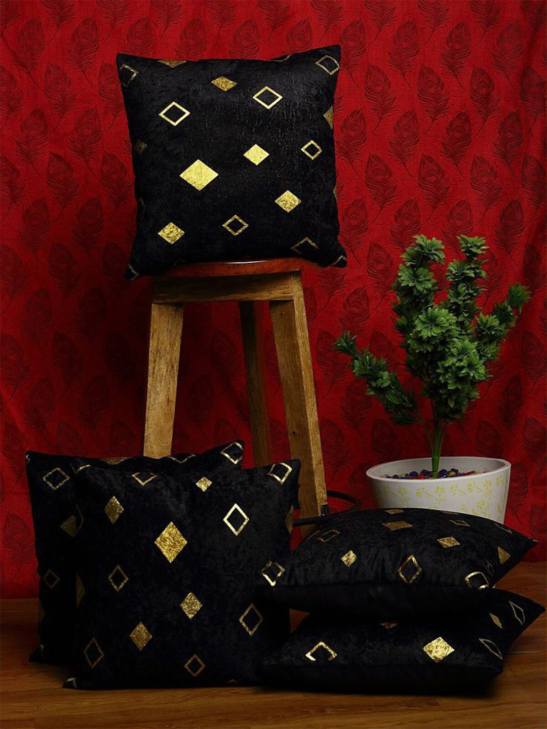 

HOMETALES Black & Beige 5 Pieces Geometric Velvet Square Cushion Covers
