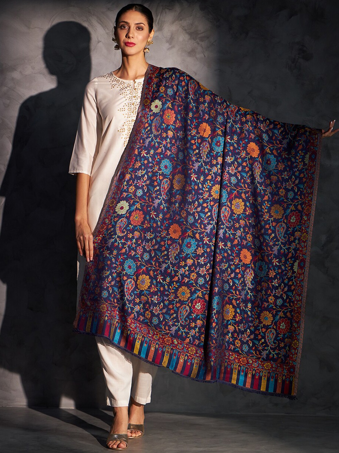 

Zamour Ethnic Motifs Printed Kani Shawl, Navy blue