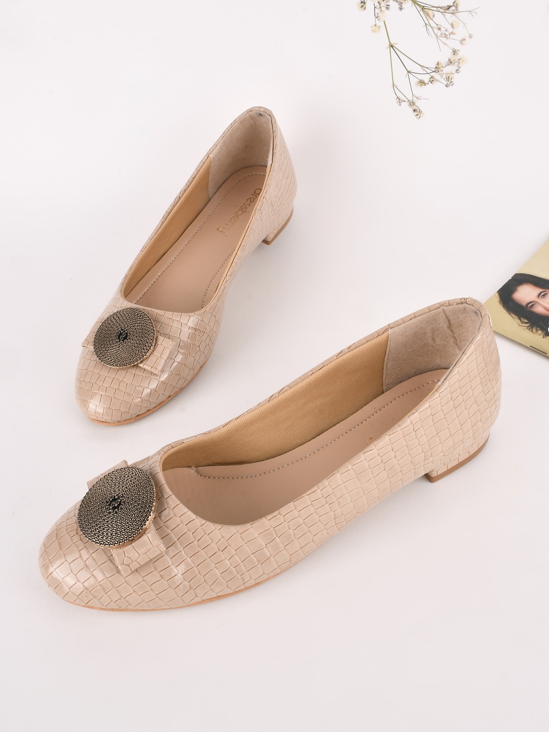 

DressBerry Beige Animal Textured Ballerinas