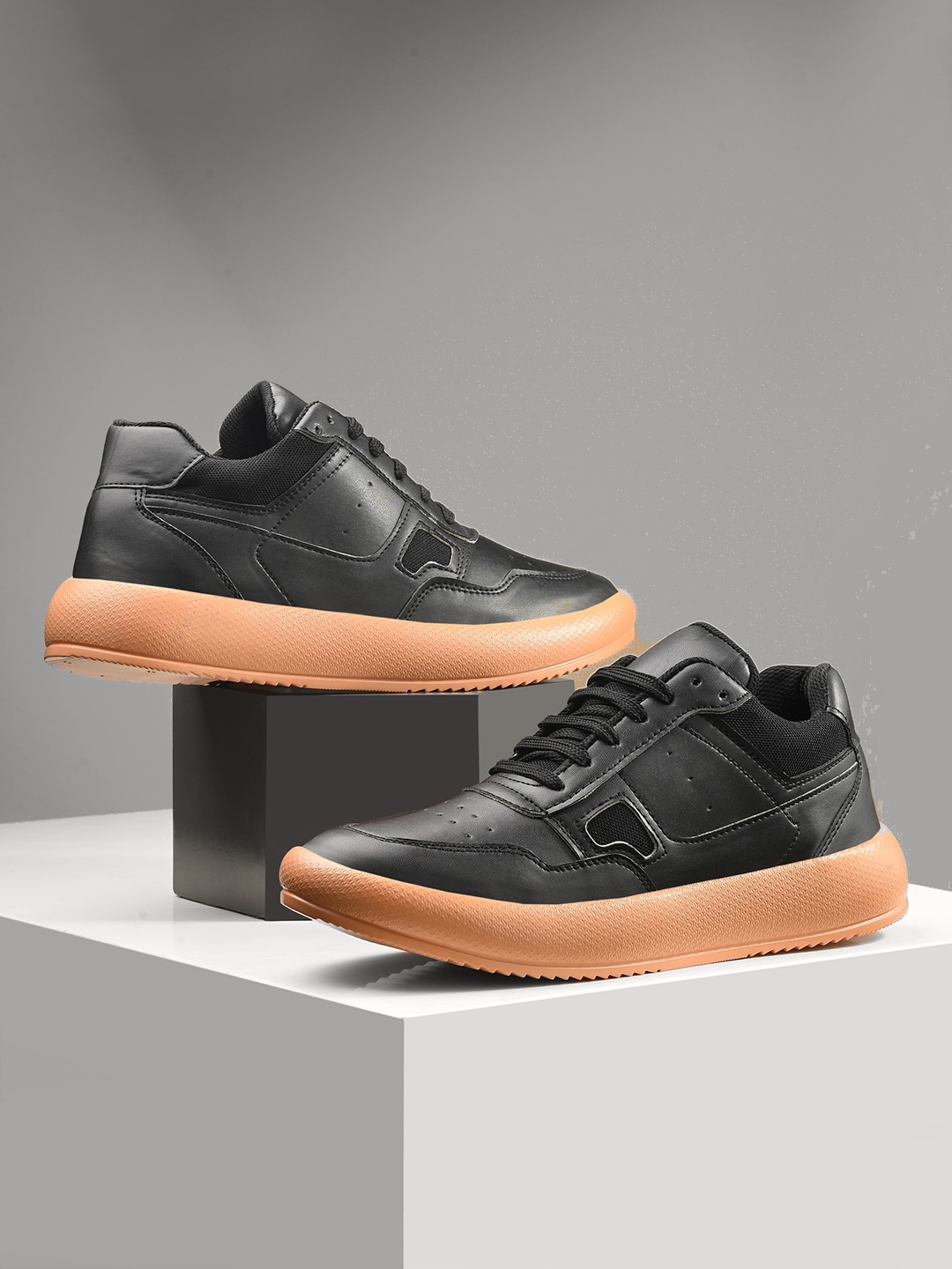 

The Roadster Lifestyle Co. Men Perforated Lightweight Sneakers, Black