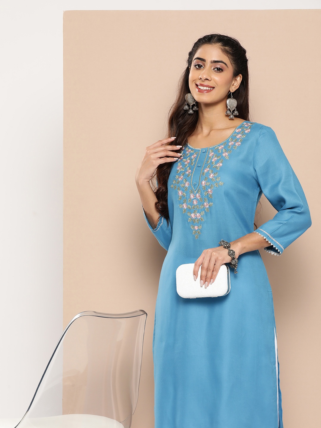 

HERE&NOW Women Floral Embroidered Thread Work Kurta, Turquoise blue