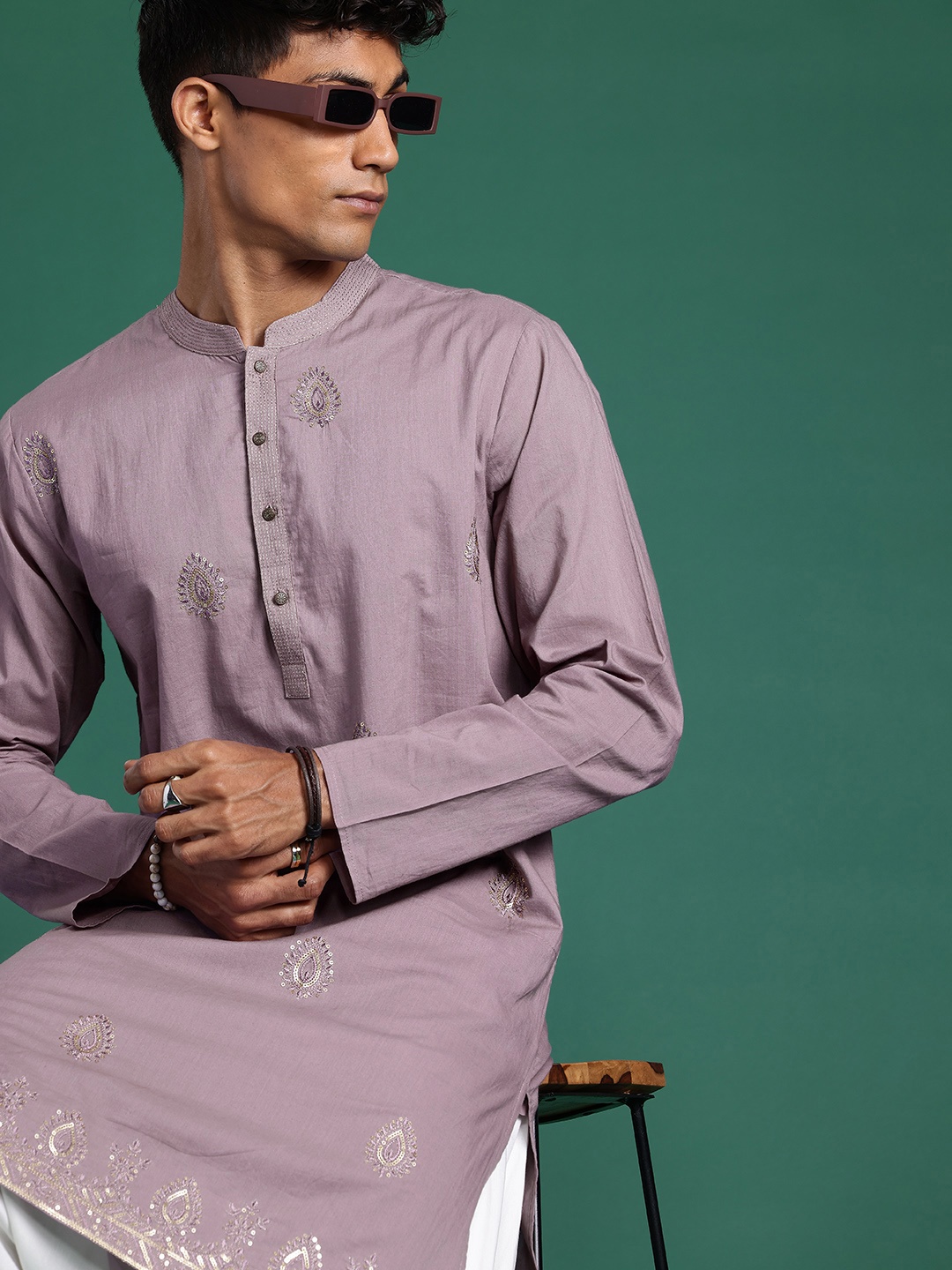 

Sangria Men Embroidered Sequinned Straight Kurta, Mauve