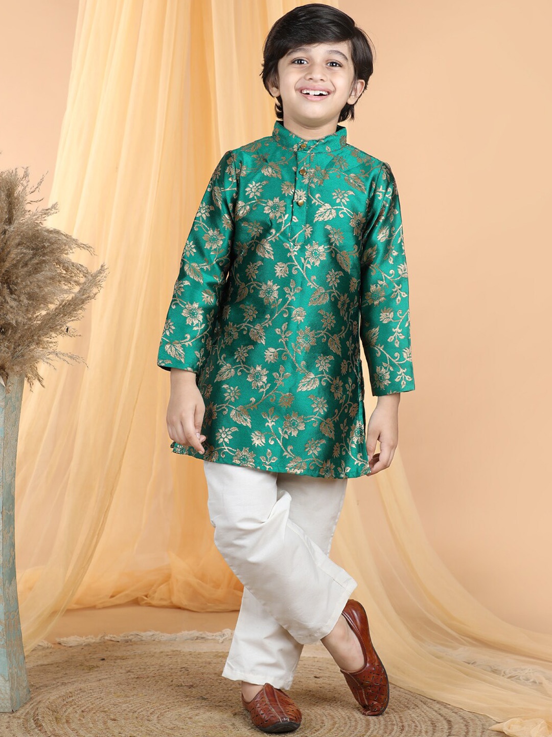 

Cutiekins Boys Ethnic Motifs Woven Design Mandarin Collar Regular Brocade Kurta & Pyjamas, Green