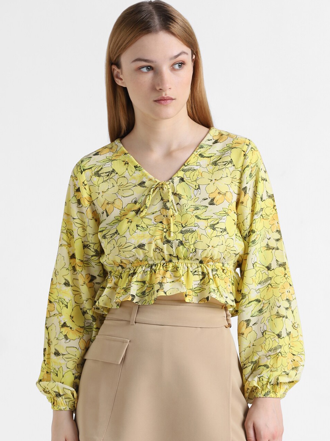 

ONLY Onltina LS Floral Printed Puff Sleeves Gathered V-Neck Peplum Top, Yellow