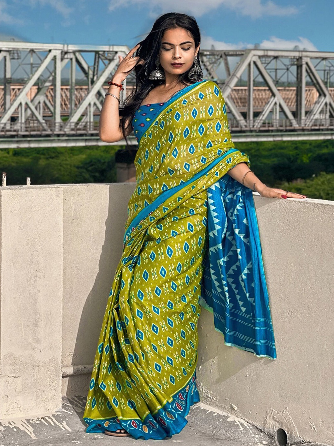 

Mitera Green & Blue Ethnic Motifs Printed Saree