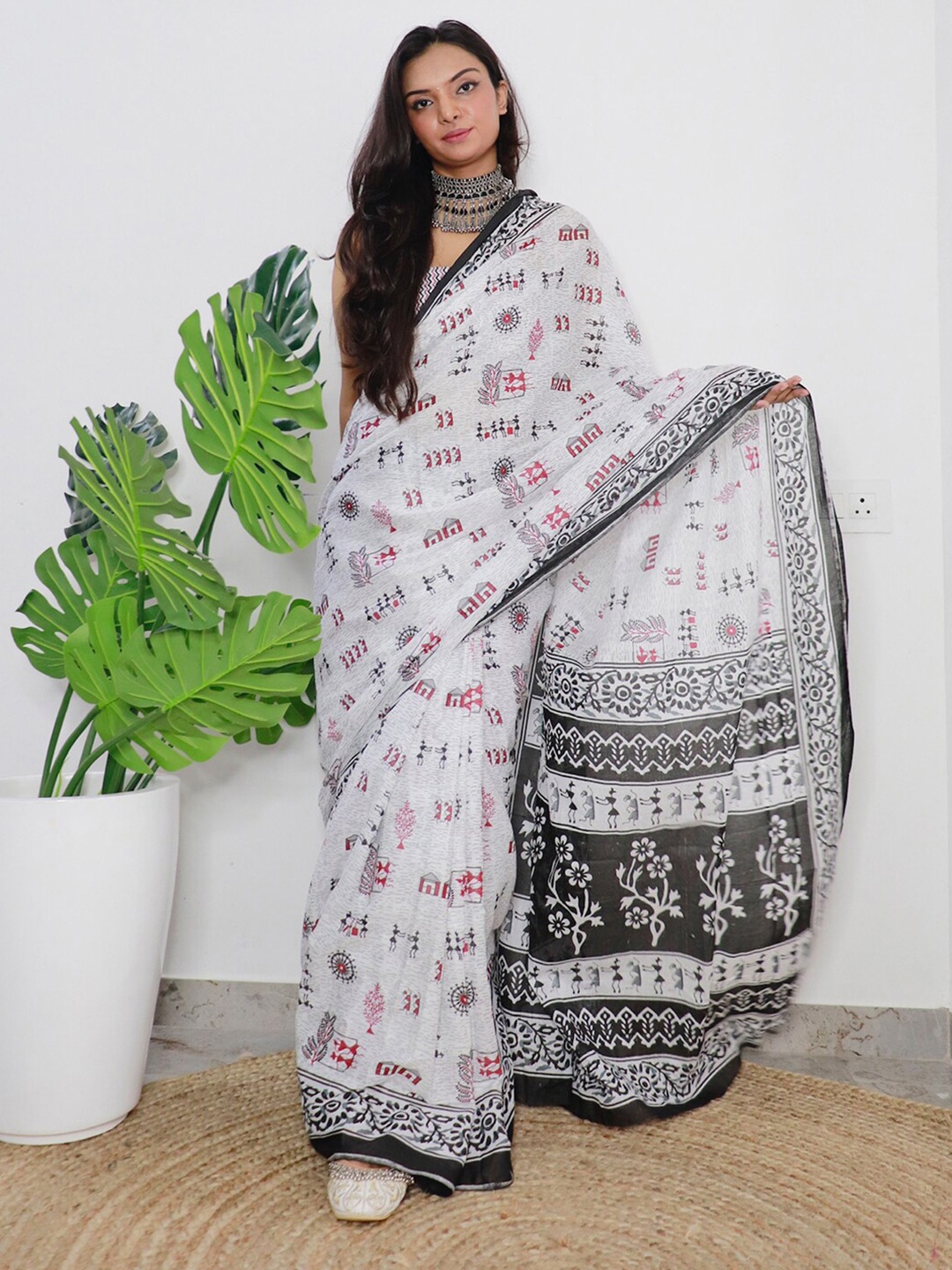 

Mitera White & Black Warli Printed Saree