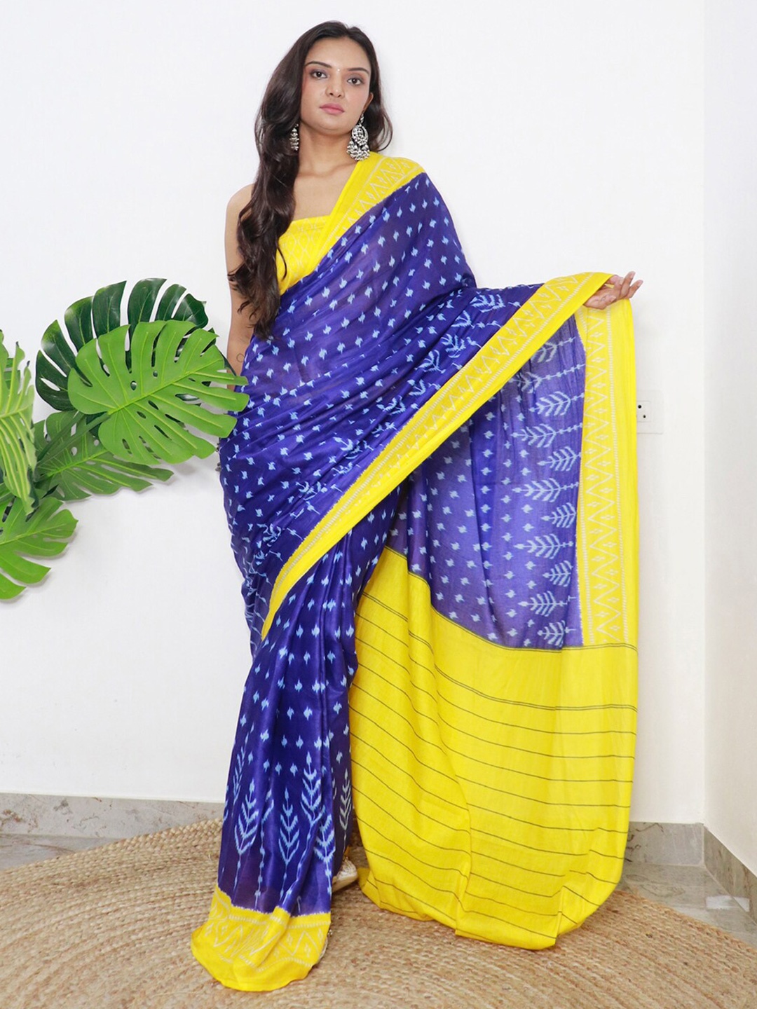 

SIRIL Floral Printed Saree, Blue