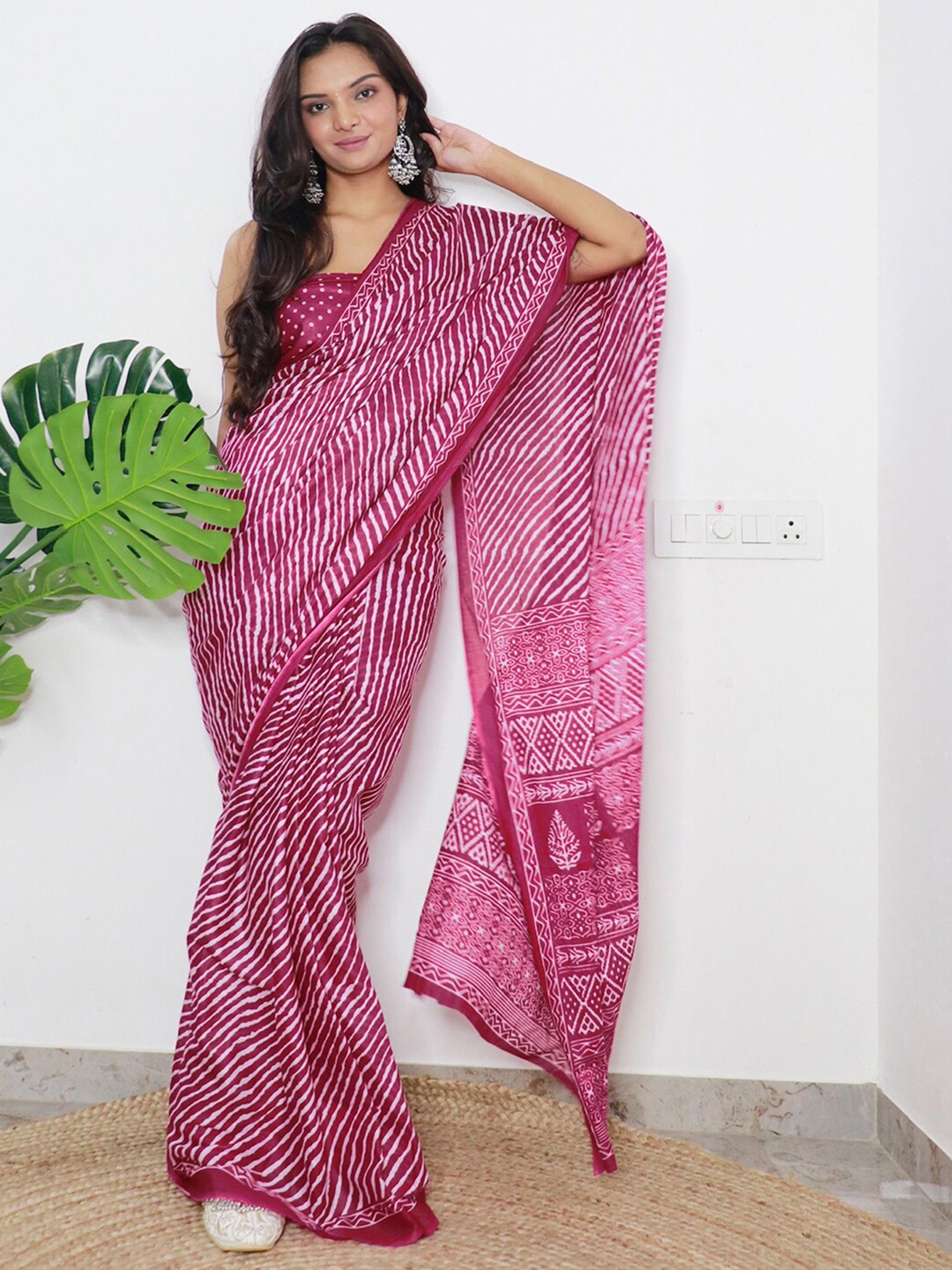 

SIRIL Leheriya Printed Saree, Pink
