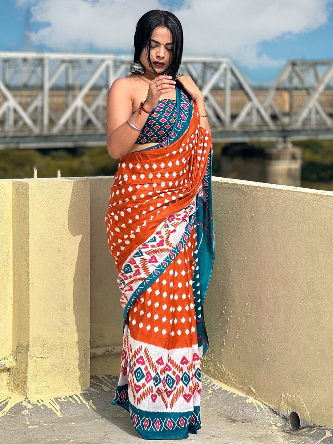 

SIRIL Ethnic Motifs Printed Saree, Rust