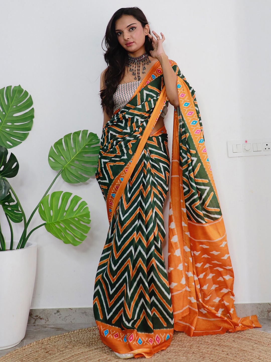 

SIRIL Chevron Printed Saree, Green