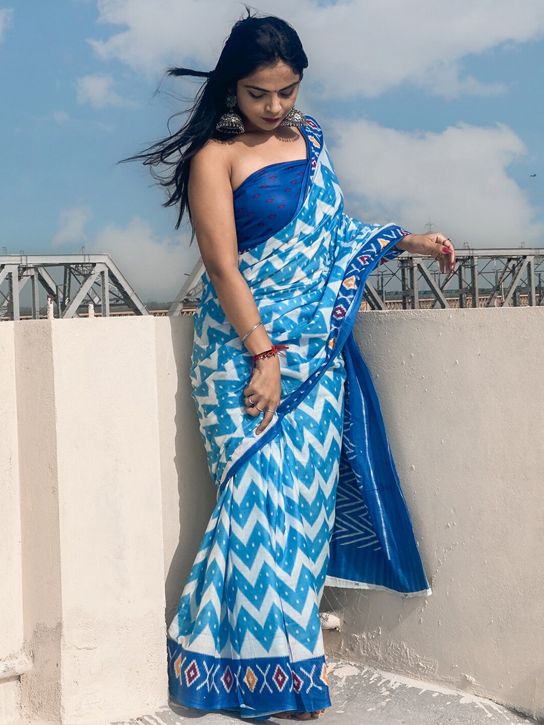 

SIRIL Ethnic Motifs Printed Saree, Blue