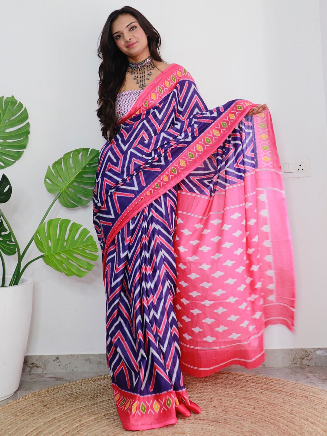 

SIRIL Chevron Printed Saree, Blue