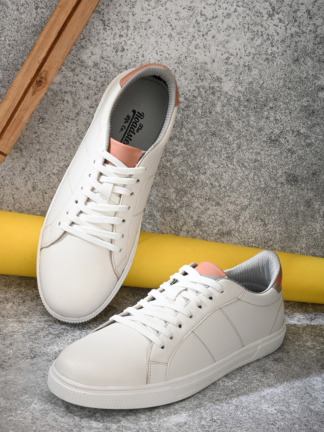 

The Roadster Lifestyle Co. Men White Lightweight Casual Sneakers