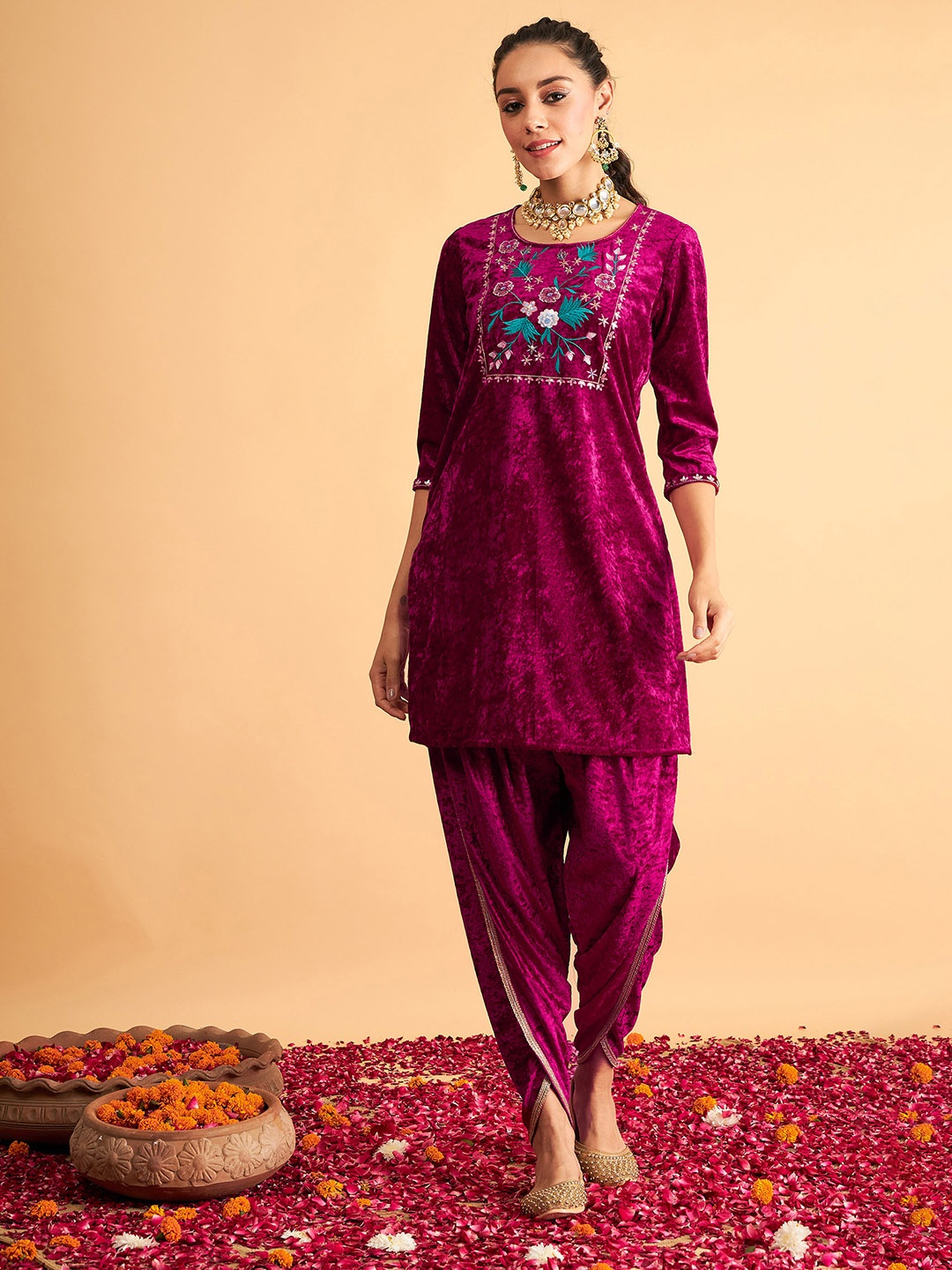 

Shae by SASSAFRAS Ethnic Motifs Yoke Design Thread Work Velvet A-Line Kurta, Fuchsia