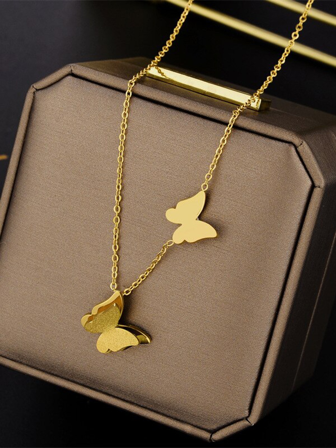 

VIEN Gold-Plated Ring & Necklace Jewellery Set