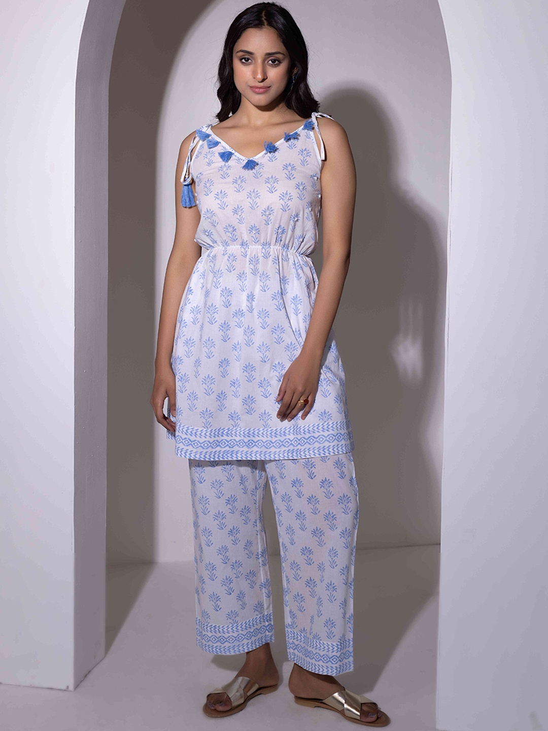 

Ragavi Floral Printed Pure Cotton Shoulder Straps A-Line Kurta With Palazzos, Blue