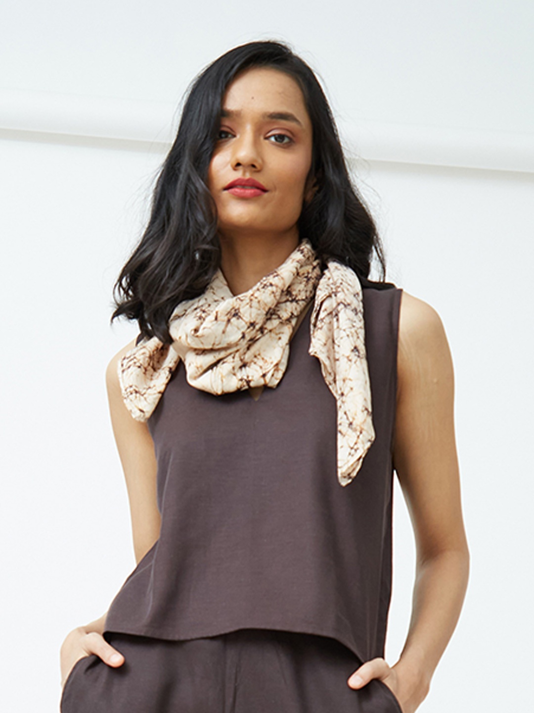 

Saltpetre Saltpetre V-Neck Regular Top, Brown