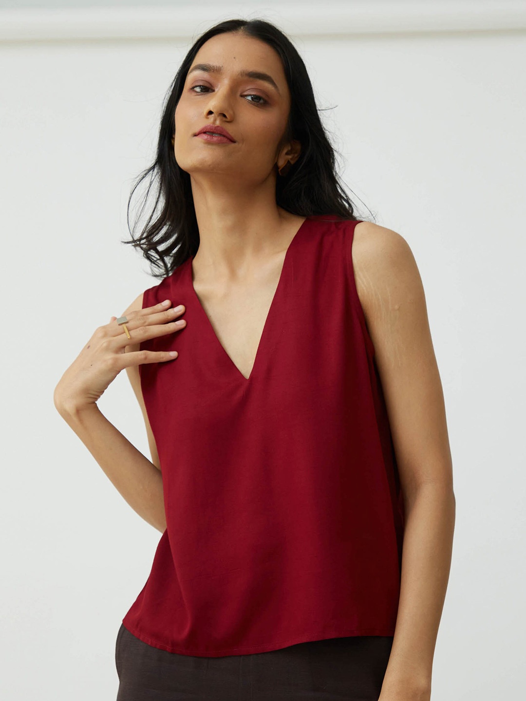 

Saltpetre V-Neck Sleeveless Top, Maroon