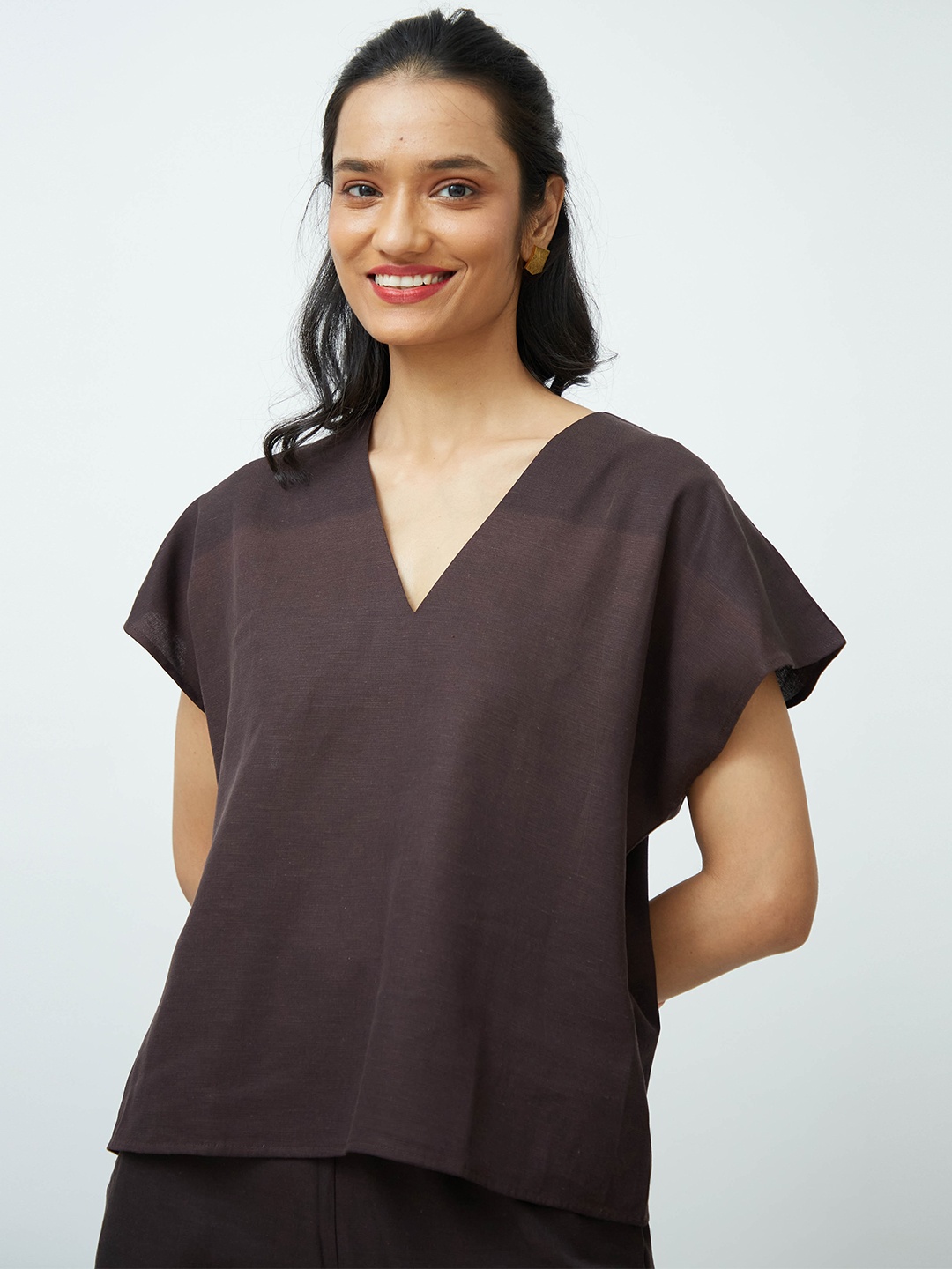

Saltpetre V-Neck Extended Sleeves Top, Coffee brown