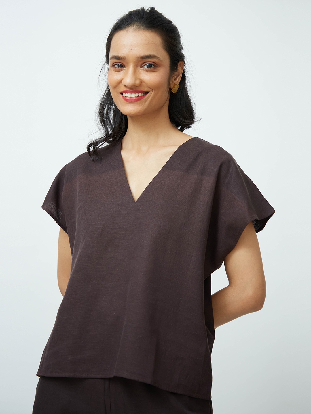 

Saltpetre V-Neck Extended Sleeves Top, Brown