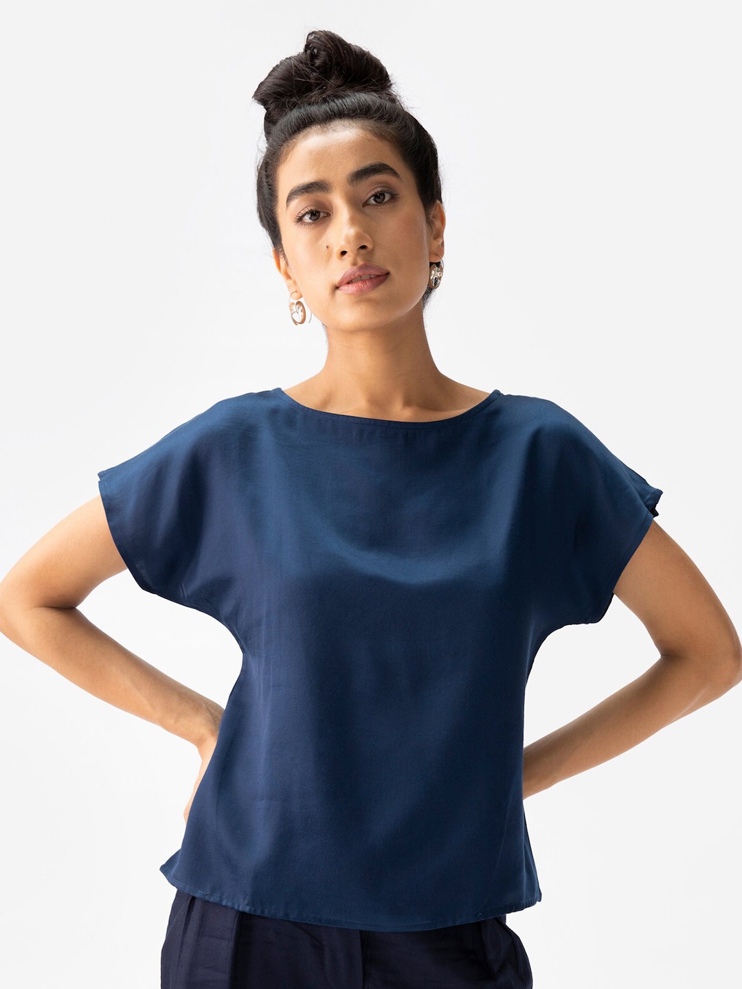 

Saltpetre Round Neck Extended Sleeves Top, Navy blue