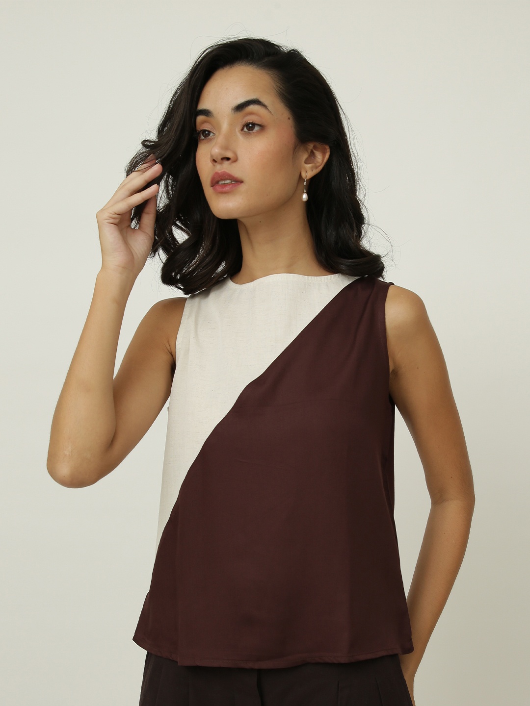 

Saltpetre Colourblocked Boat Neck Sleeveless Top, Off white