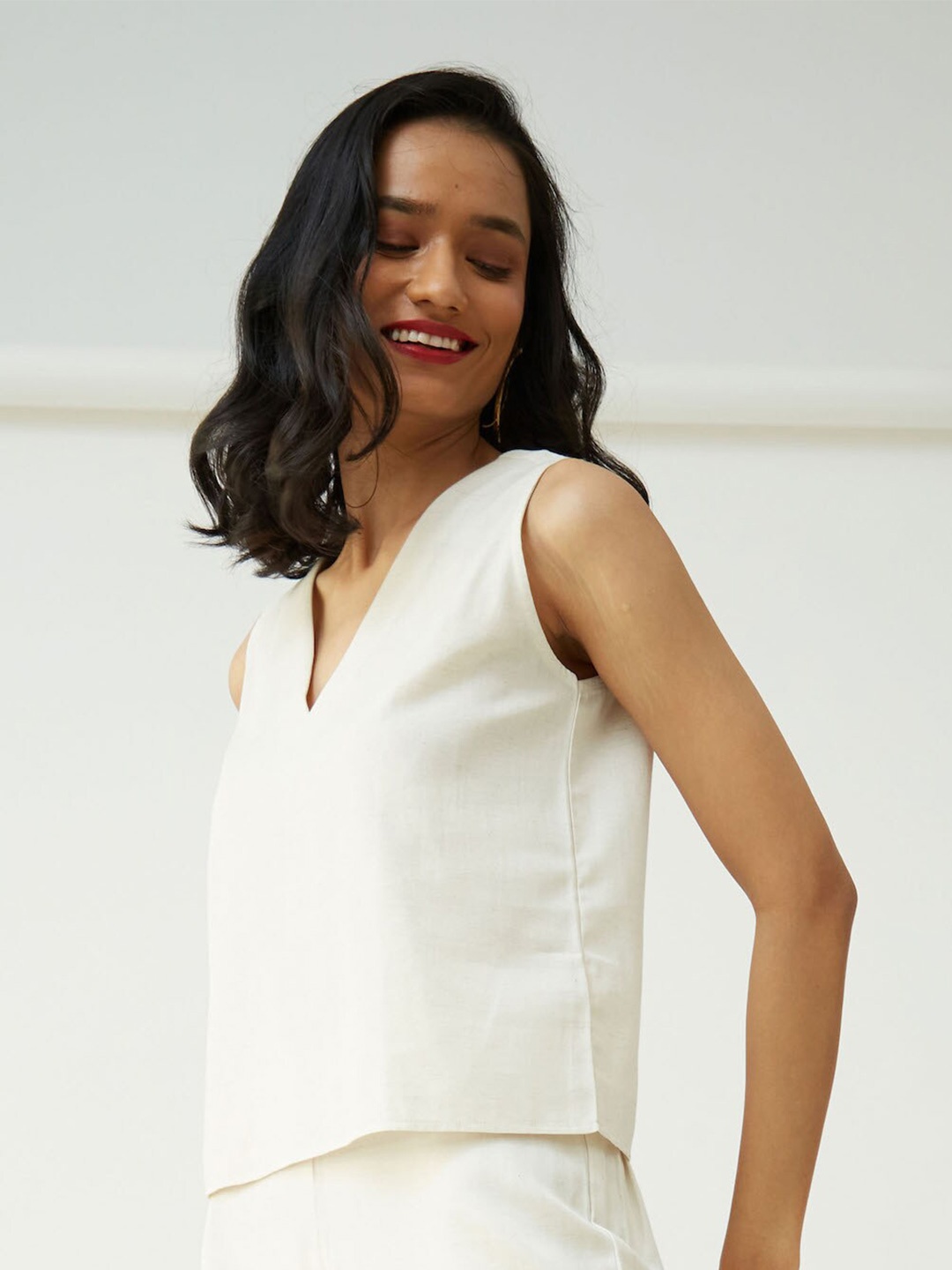 

Saltpetre V-Neck Sleeveless Top, Off white