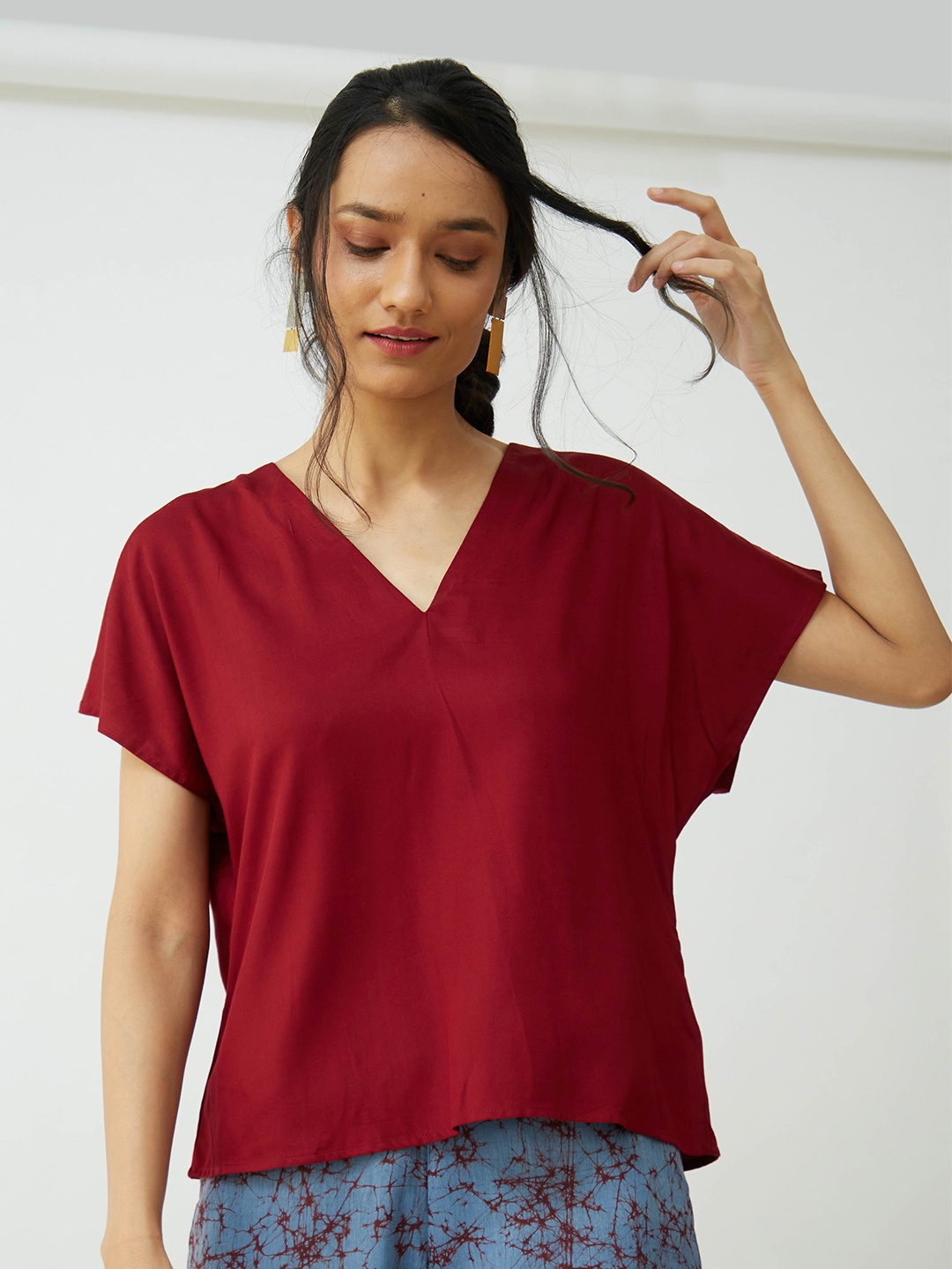 

Saltpetre V-Neck Extended Sleeves Silk Cotton Regular Top, Maroon