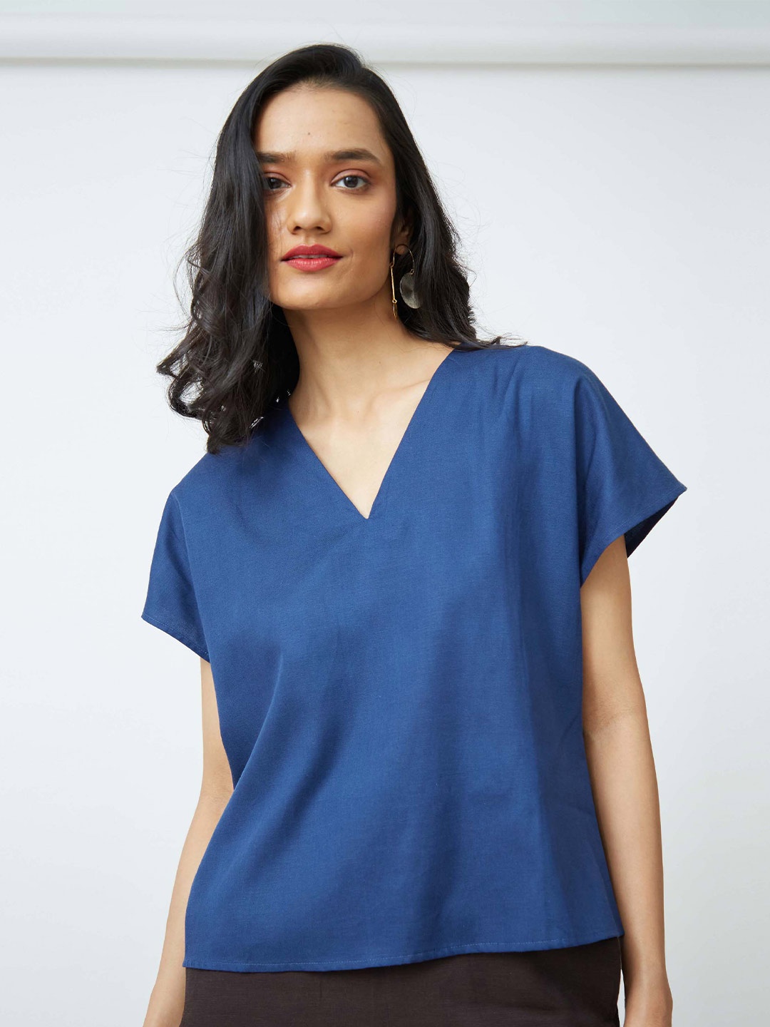 

Saltpetre V-Neck Extended Sleeves Silk Cotton Regular Top, Blue