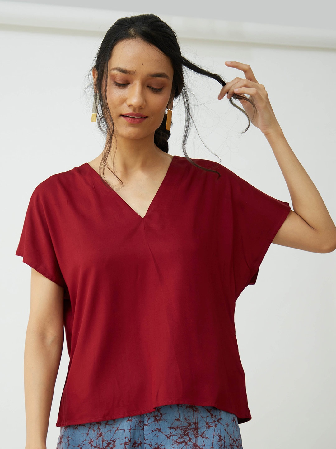 

Saltpetre V-Neck Extended Sleeves Silk Cotton Regular Top, Maroon
