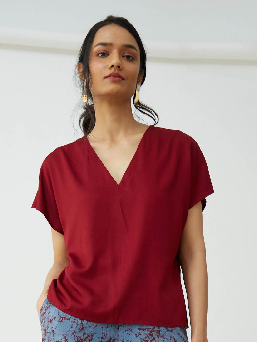 

Saltpetre V-Neck Extended Sleeves Top, Maroon