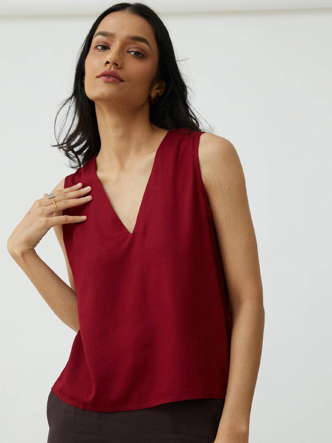 

Saltpetre V-Neck Sleeveless Top, Maroon