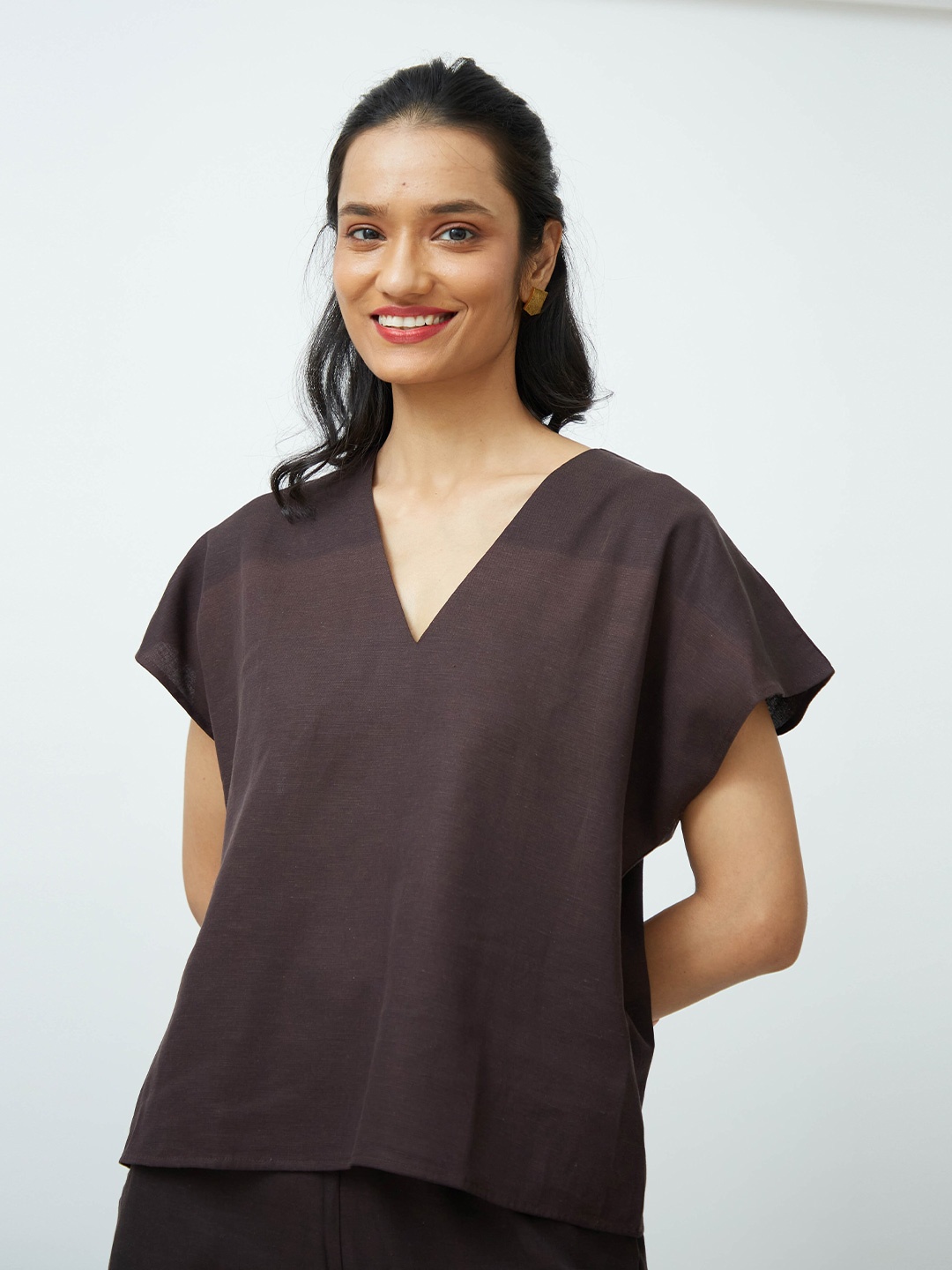 

Saltpetre V-Neck Extended Sleeves Top, Brown