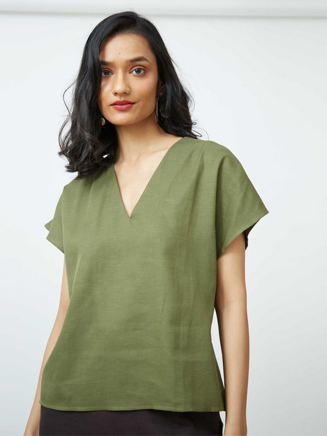 

Saltpetre V-Neck Extended Sleeves Top, Olive