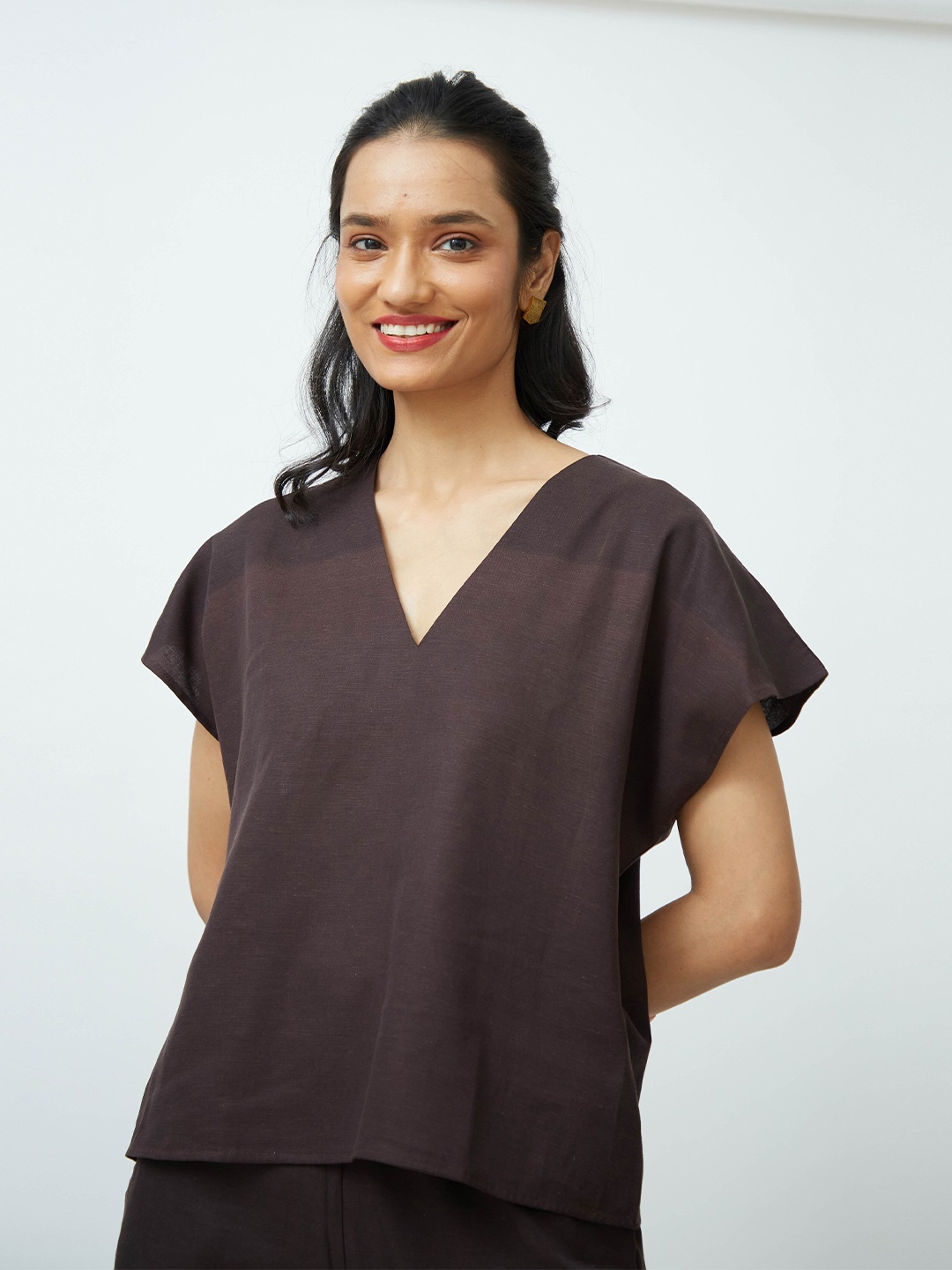 

Saltpetre V-Neck Extended Sleeves Top, Brown