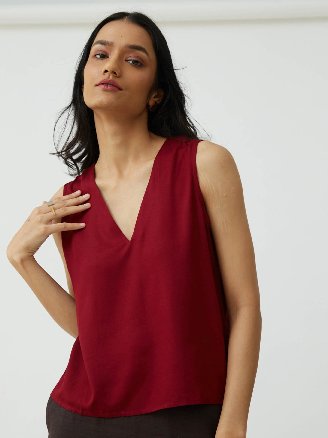 

Saltpetre V-Neck Sleeveless Top, Maroon