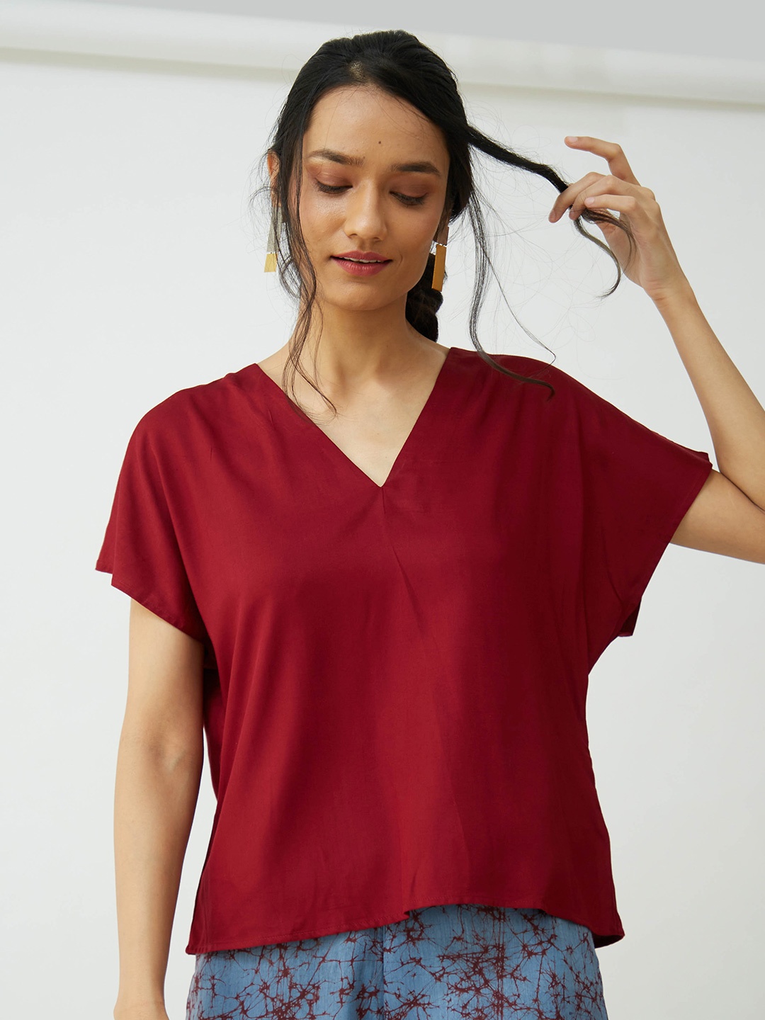 

Saltpetre V-Neck Extended Sleeves Silk Cotton Top, Maroon