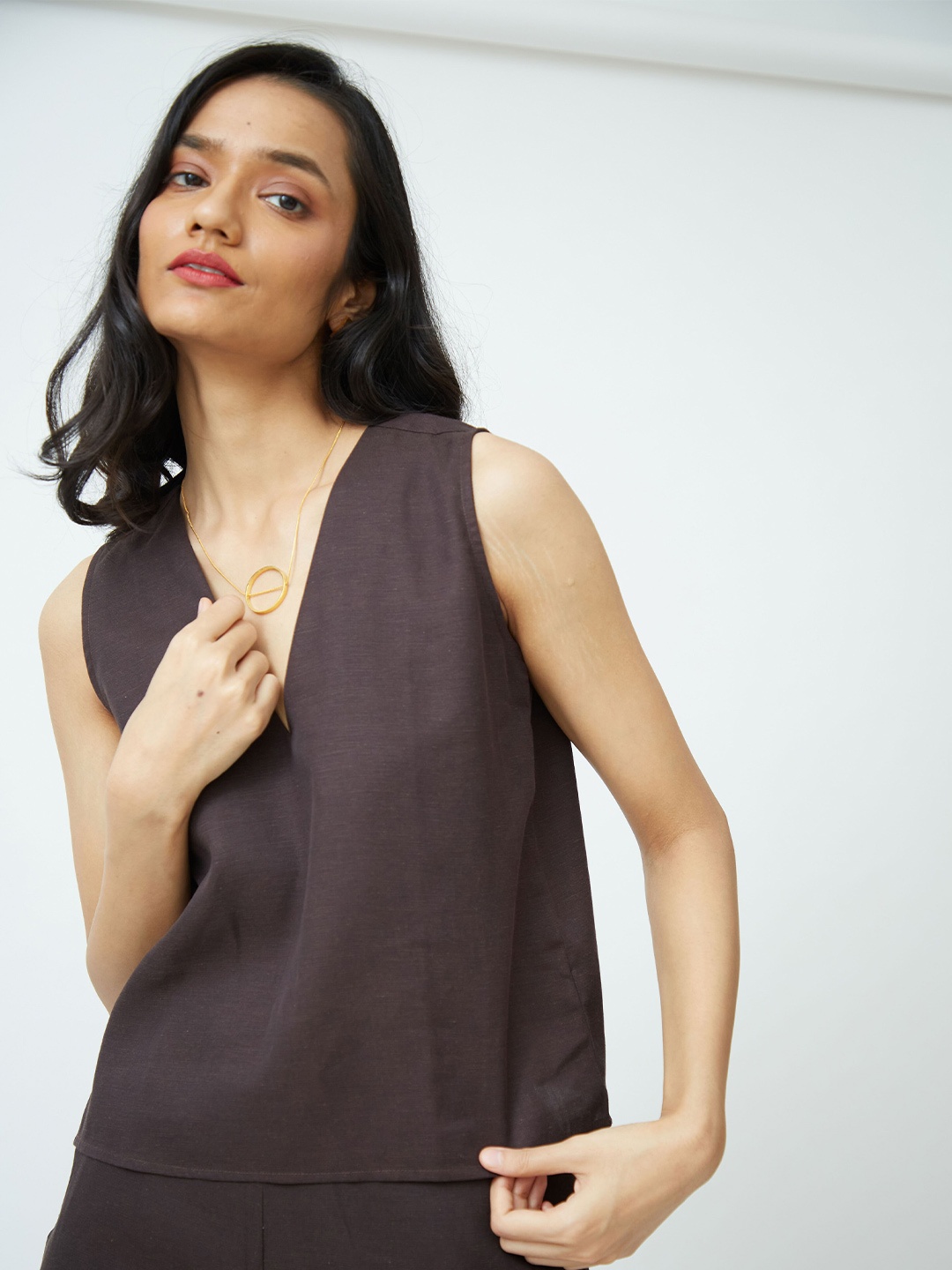 

Saltpetre V-Neck Sleeveless Regular Top, Brown