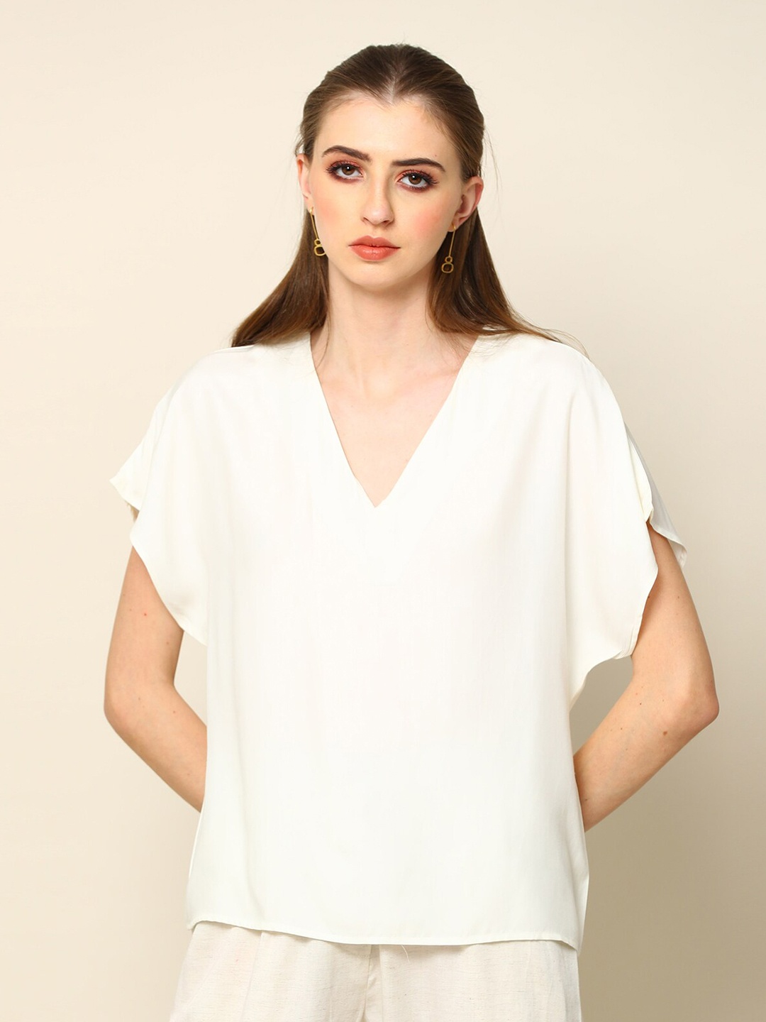 

Saltpetre V-Neck Extended Sleeve Top, Off white