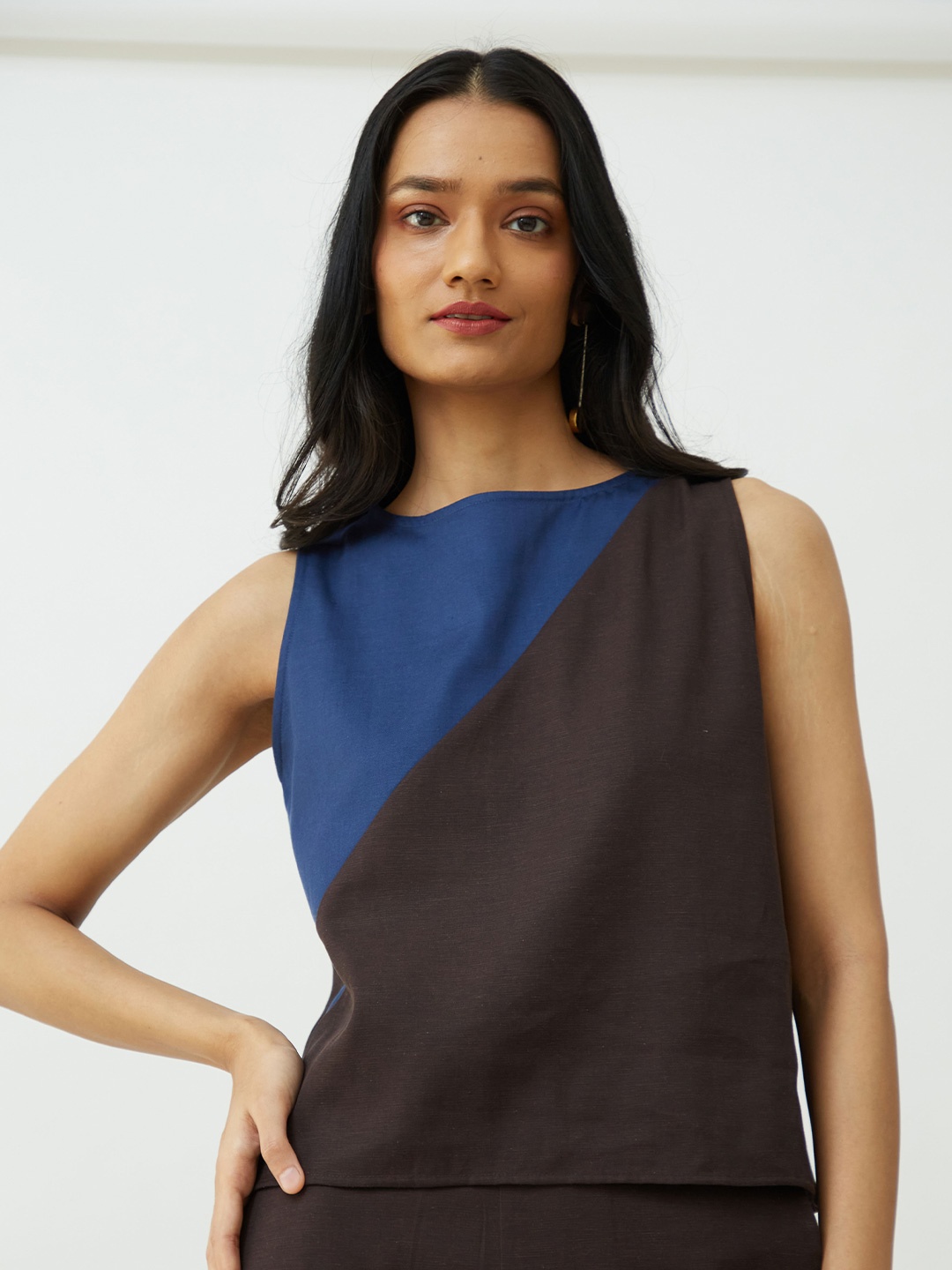 

Saltpetre Colourblocked Boat Neck Sleeveless Regular Top, Blue