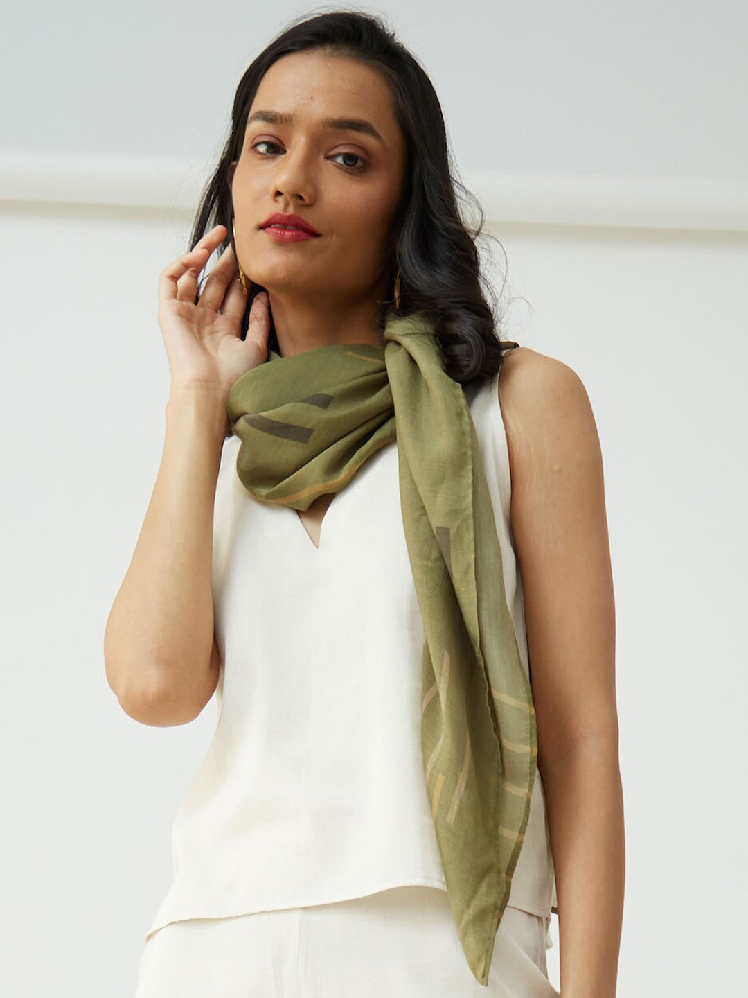 

Saltpetre V-Neck Sleeveless Top, Off white