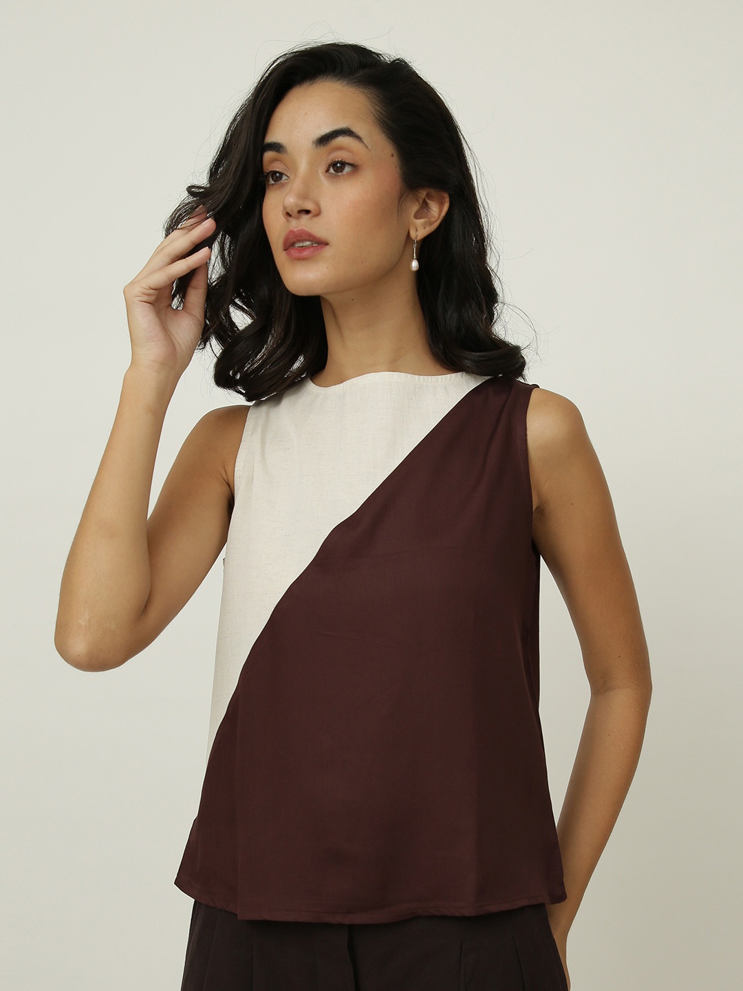 

Saltpetre Colourblocked Regular Top, Brown