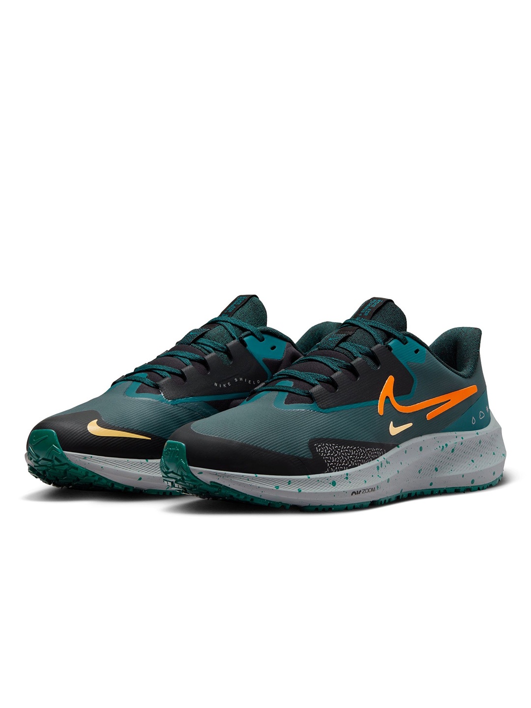 

Nike Men Zoom Pegasus 39 Shield Textured Road Running Sports Shoes, Green
